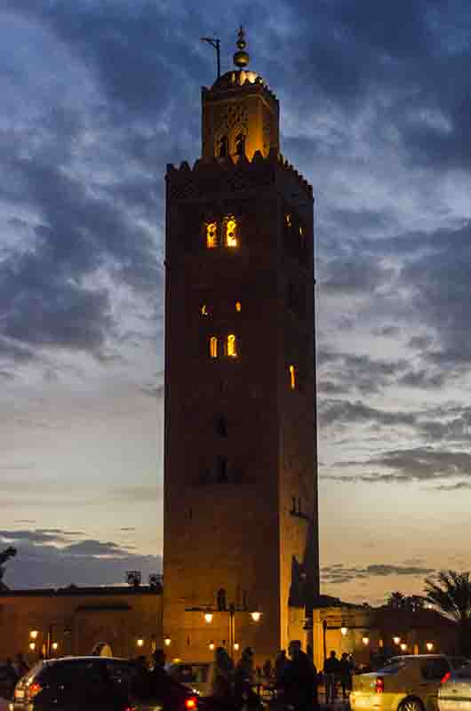 111 - Marruecos - Marrakech - mezquita de la Koutubia - imagen nocturna